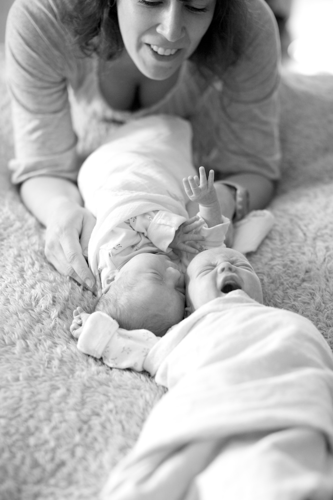newborn twin photography by Laura Billingham Photography