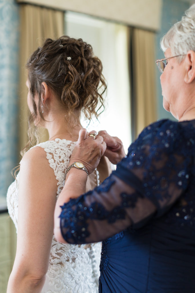 Elegant Bride getting ready at Molly Pitcher Inn photographed by Laura Billingham Photography