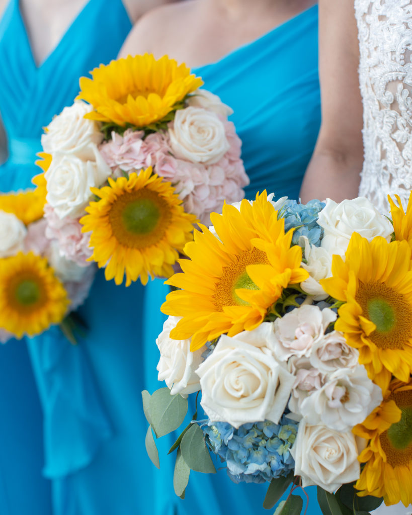 Colorful sunflower bridal bouquets at the Molly Pitcher Inn in Red Bank, NJ photographed by Laura Billingham