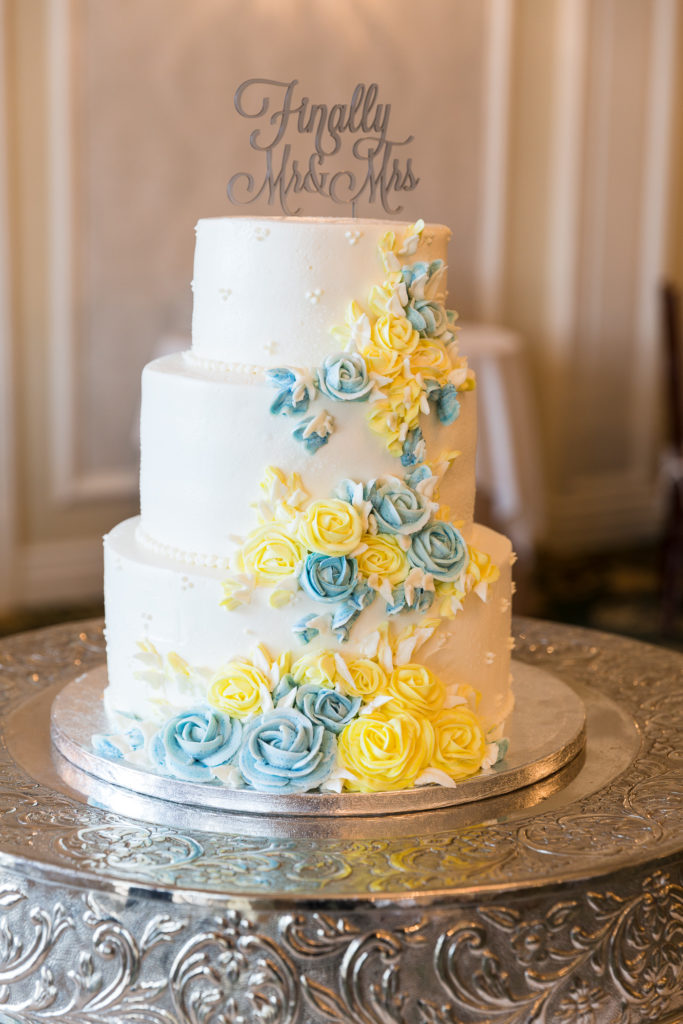 Elegant tiered wedding cake at the Molly Pitcher Inn in Red Bank, NJ photographed by Laura Billingham