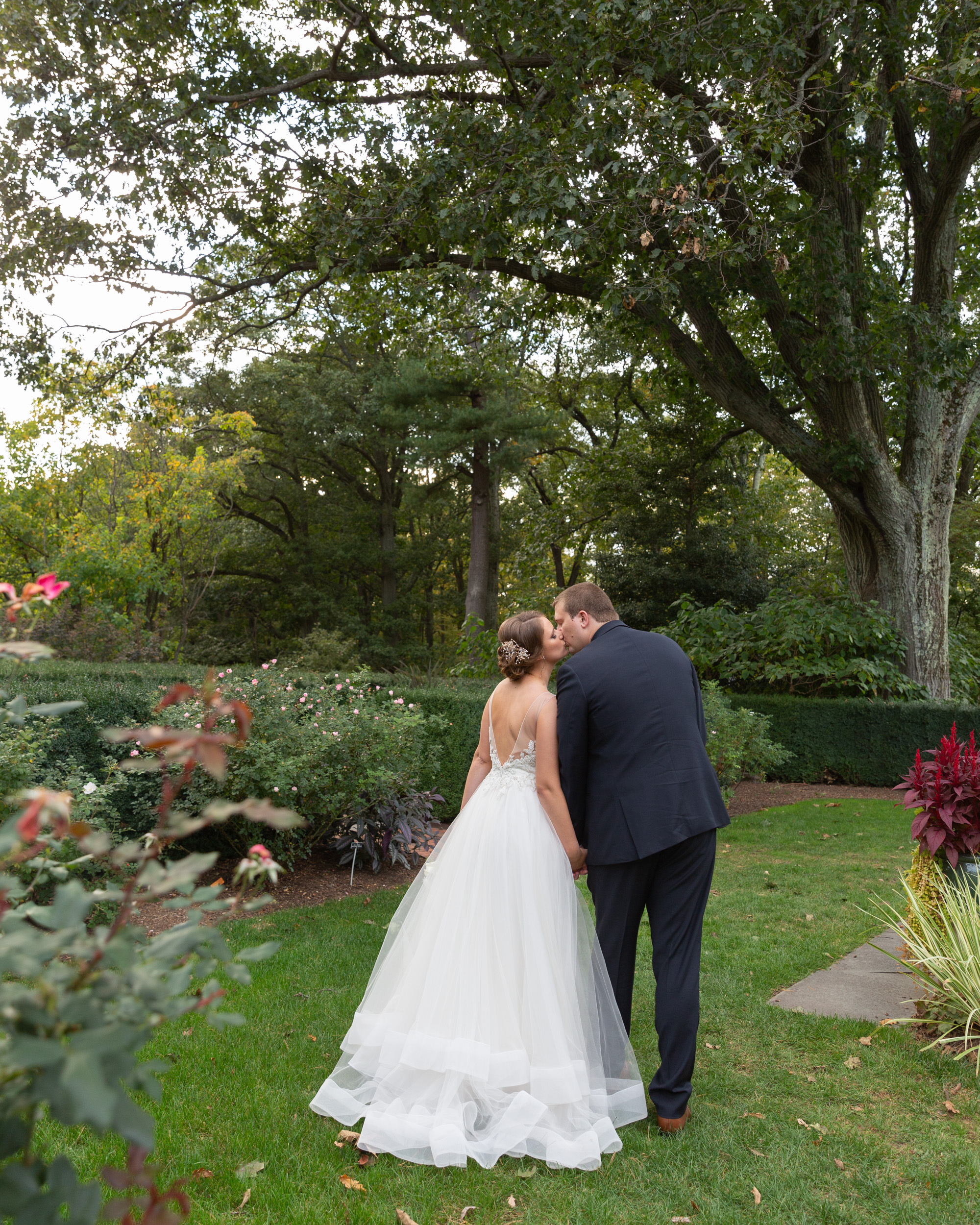 elegant fall wedding in Morristown, NJ by wedding photographer Laura Billingham