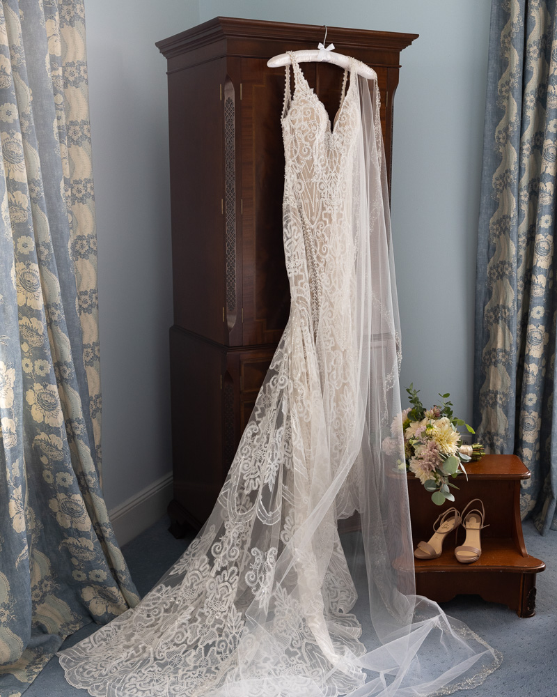 Elegant wedding details in the bridal suite at the Bernards Inn in Bernardsville, NJ
