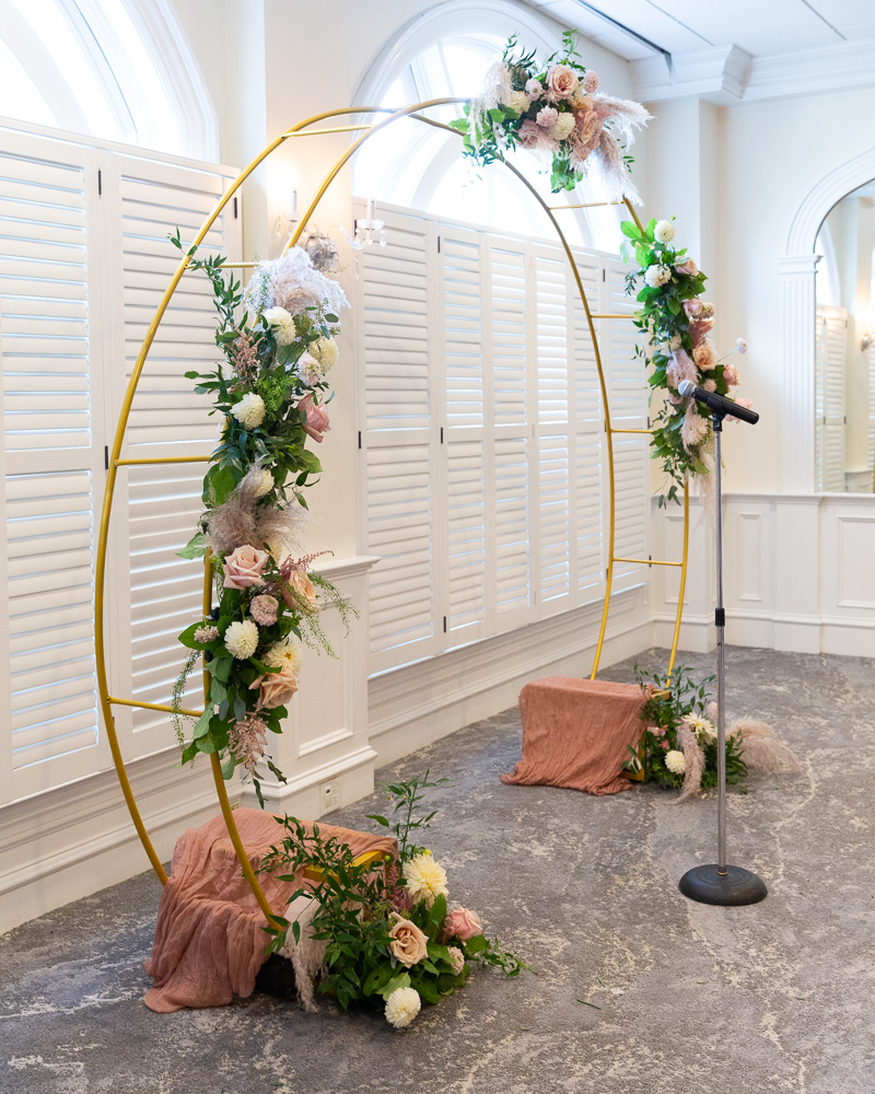 Elegant circle shaped floral altar at Bernards Inn by Laura Clare Floral Design